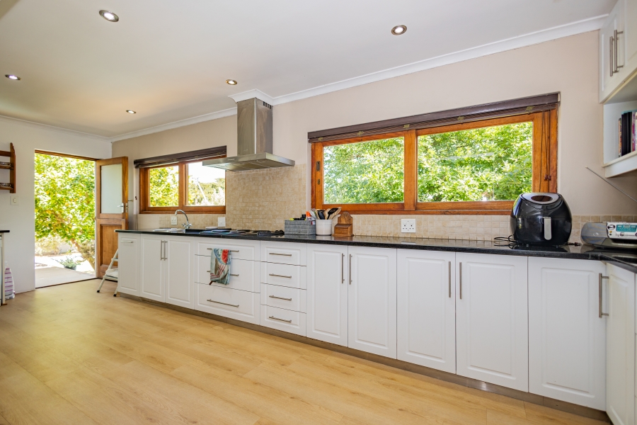 4 Bedroom Property for Sale in Panorama Western Cape